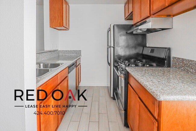 Building Photo - Wonderful Completely Remodeled Spacious On...
