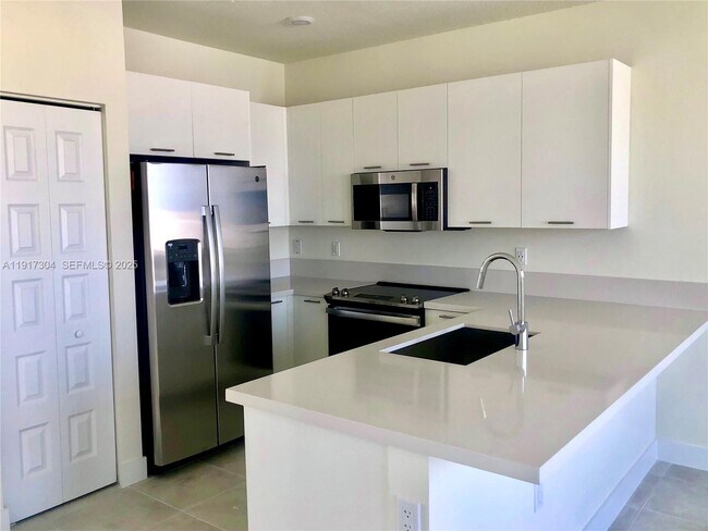 Foto del edificio - 6455 NW 103rd Pl