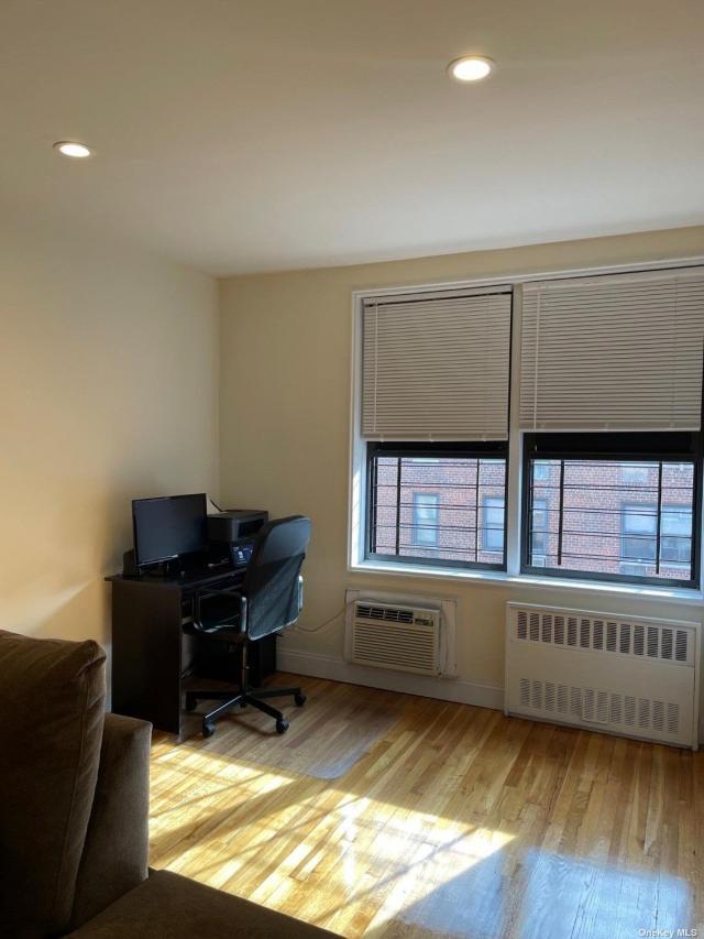 Foto del edificio - 1 bedroom in Forest Hills NY 11375