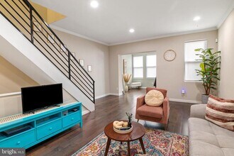 Building Photo - 1741 Georges Ln