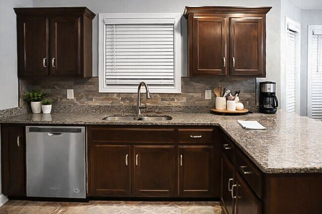 Foto del edificio - Pet Friendly Three Bedroom with Bonus!