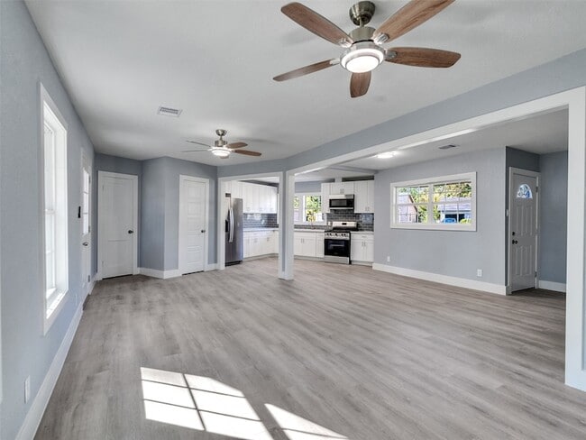 Building Photo - 1009 Ruby Ln