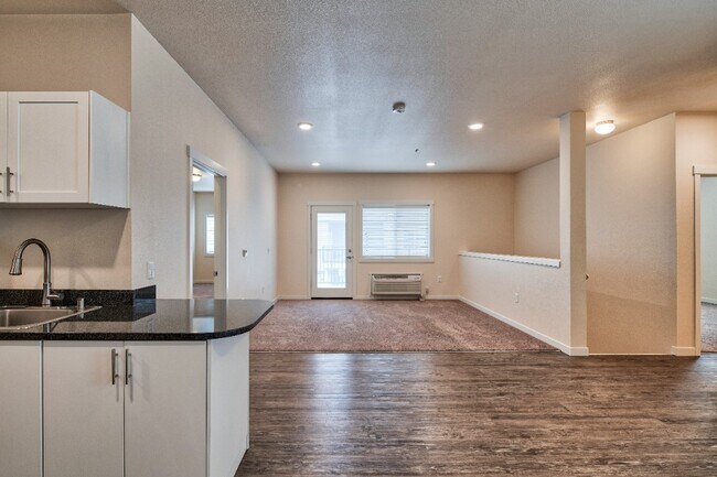 Santa Cruz 2x2 Living Room - Four Seasons Central