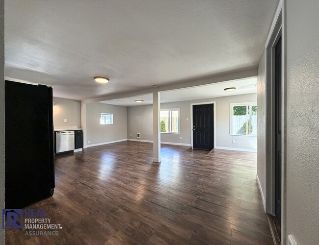 Foto del edificio - Charming Updated Studio Home with Fenced Yard in Beaverton