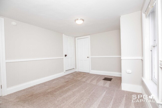 Building Photo - 512 3rd St