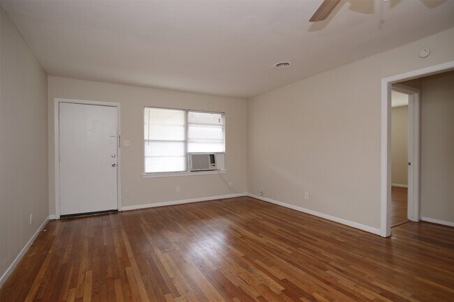 Foto del edificio - 8807 Timberside Dr