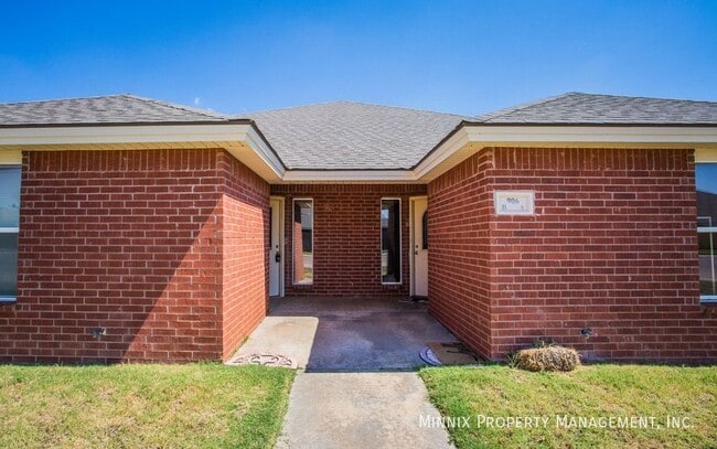 Building Photo - 906 N Belmont Ave