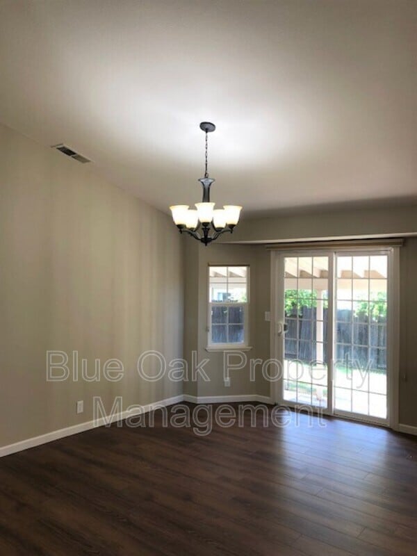 Building Photo - 2158 Robailey Dr