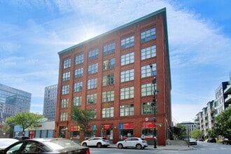 Building Photo - 1017 W Washington Blvd