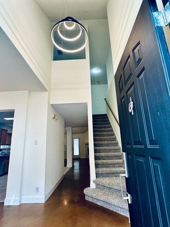 Building Photo - **MOVE IN SPECIAL**  Spacious Single Famil...