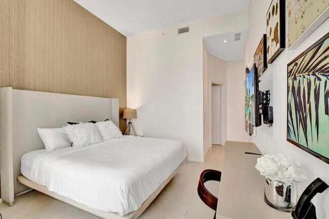 Building Photo - 4111 S Ocean Dr