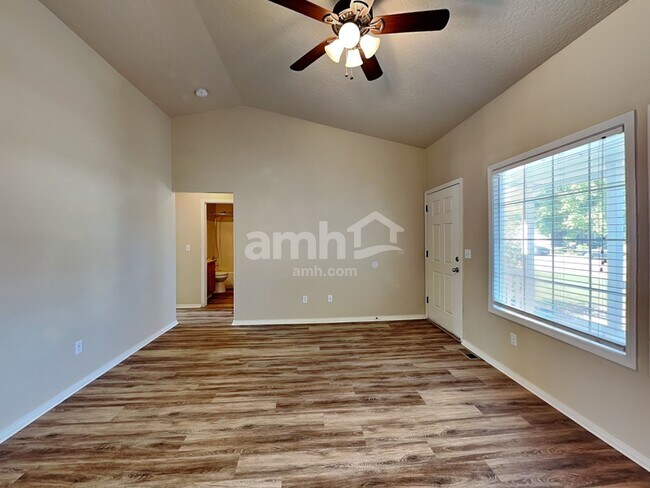 Foto del edificio - 7411 Bridgeport Drive