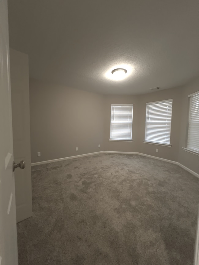 Building Photo - 21 Laurel Ln