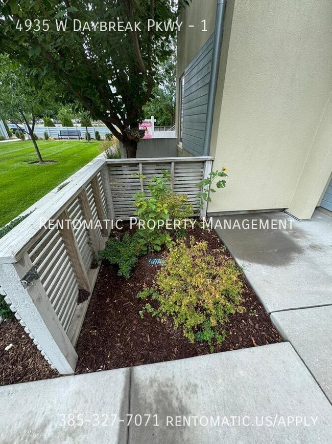 Photo - 4935 W Daybreak Pkwy Townhome