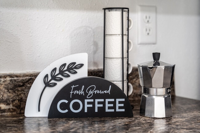 Photo - 911 W Orange St Townhome