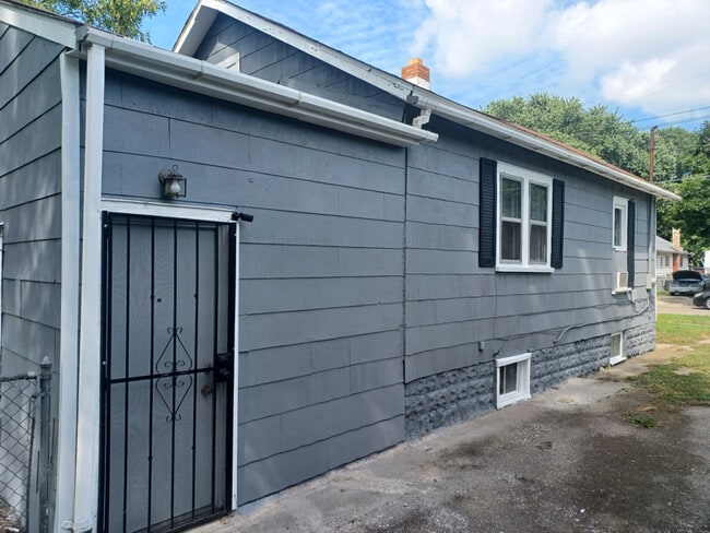 Building Photo - 980 Barney Ave