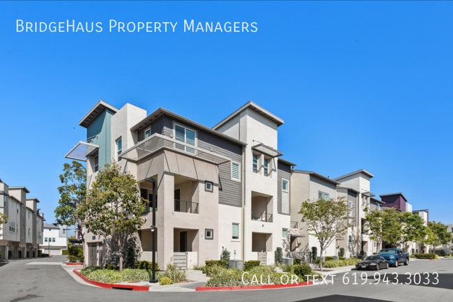 Building Photo - Beautiful 3 bed / 2.5 bath in a great neig...