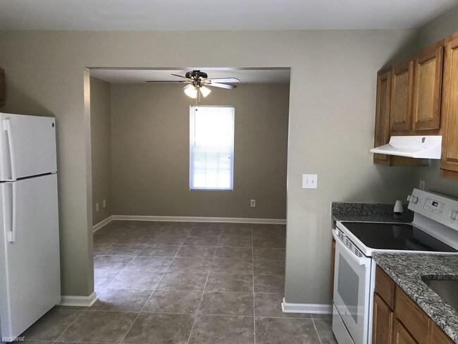 Building Photo - 4 br, 2 bath House - 528 Nelson Ave