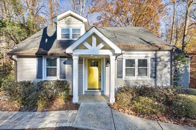 Building Photo - Beautifully Renovated Cottage