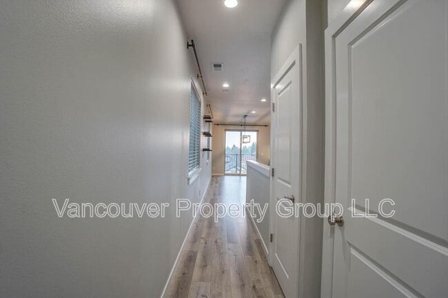 Building Photo - 13010 NE 24th Cir