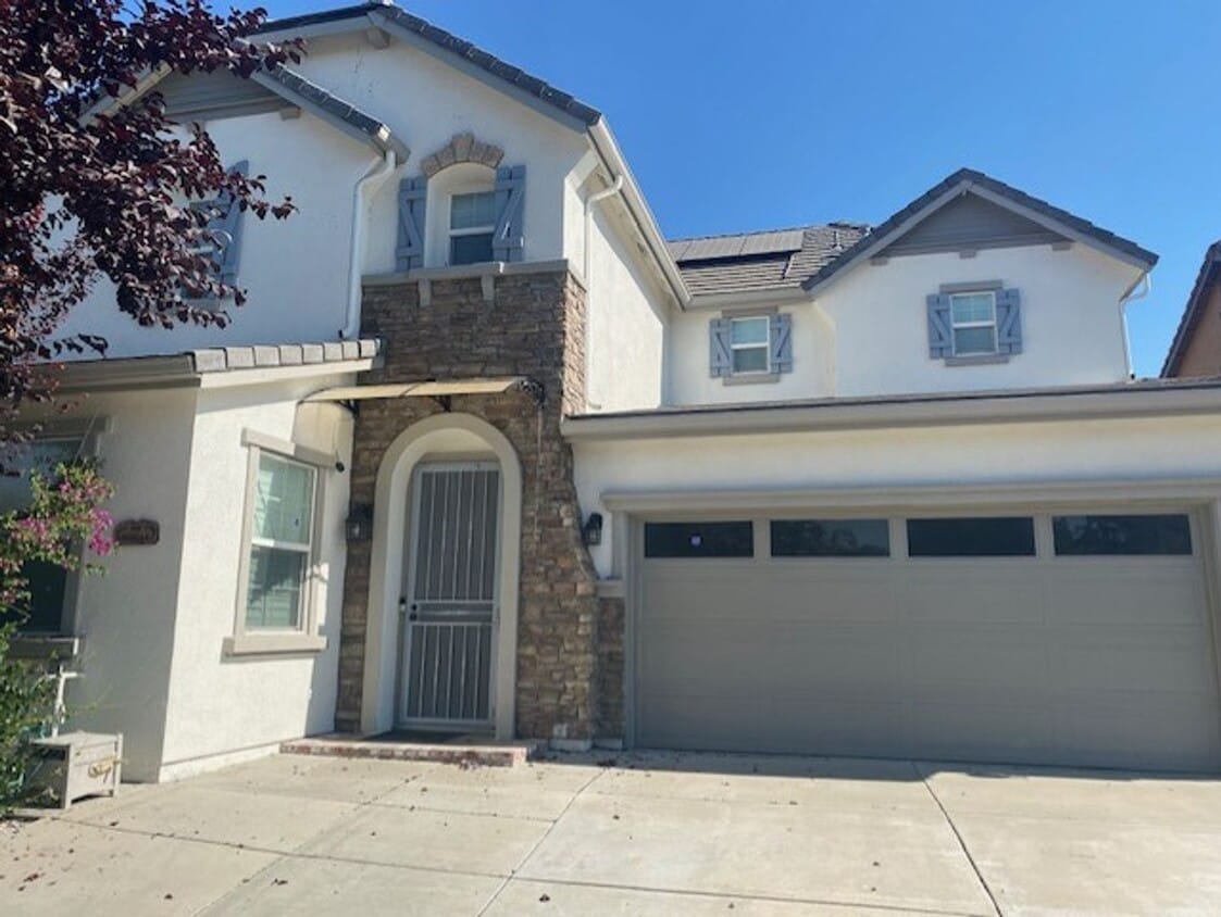 Available now! Beautiful 4 bed/3 bath hom... - Available now!  Beautiful 4 bed/3 bath hom...