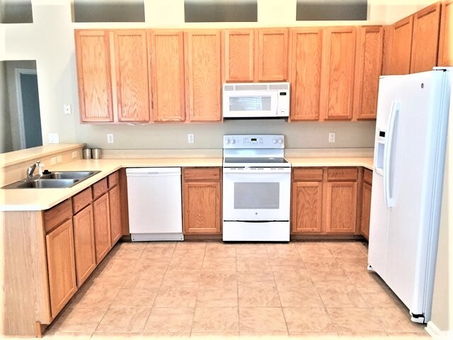 Foto del edificio - 636 Longcrest Ln