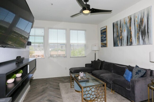 Foto del edificio - 2321 E Huntington Dr