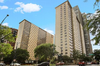 Building Photo - 3950 N Lake Shore Dr
