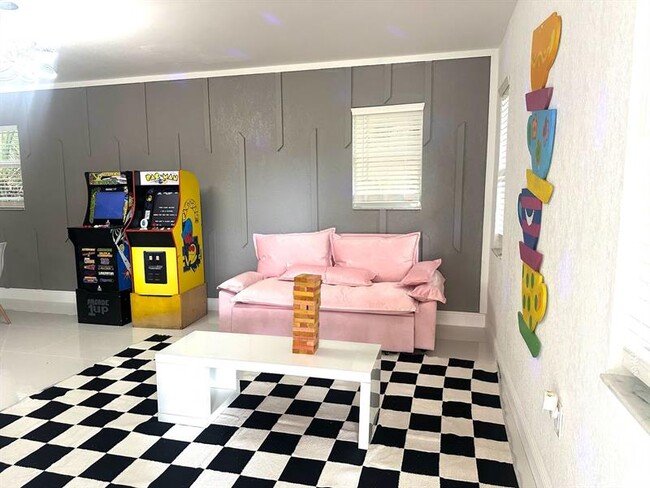 Foto del edificio - 1682 NE 146th St