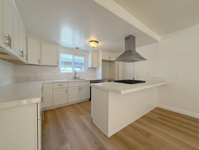 Building Photo - 4 Bed +2 Bath + 2 Car Garage - New Kitchen...