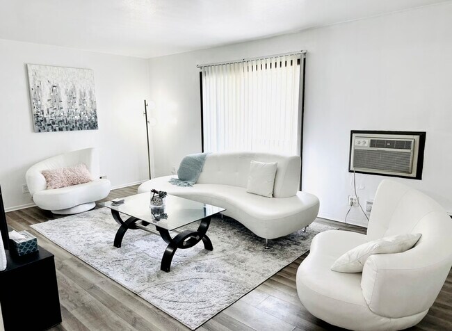 Foto del edificio - 4815 Creek View Rd