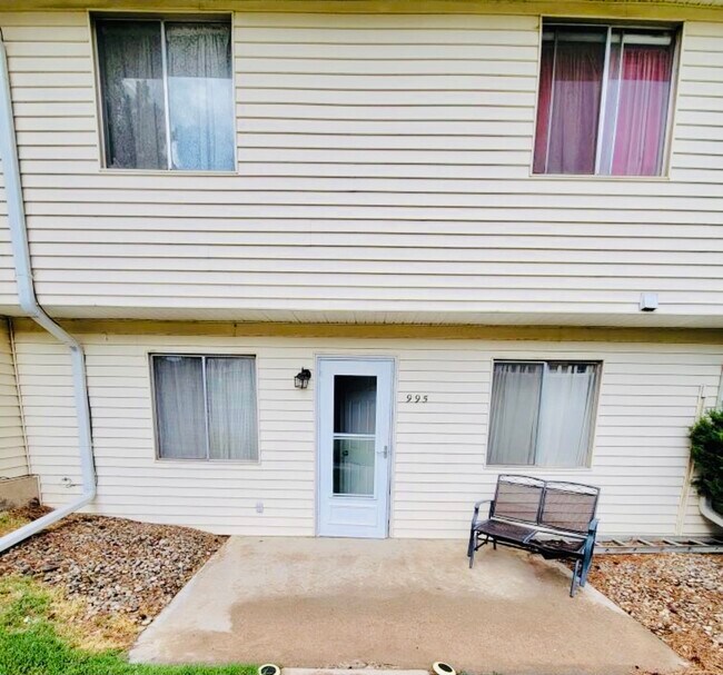 Building Photo - 995 S Miller Way