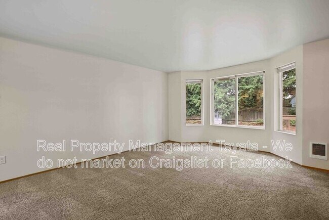 Foto del edificio - 2421 Bickford Ave
