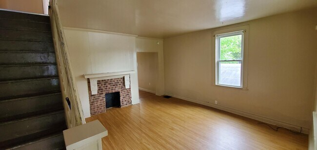 Building Photo - 200 Arabella St
