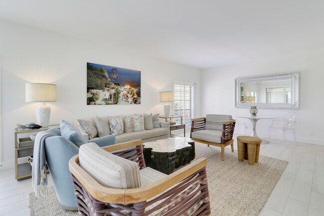 Foto del edificio - 275 S Beach Rd