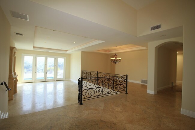 foyer - 2121 Mt Olympus Dr