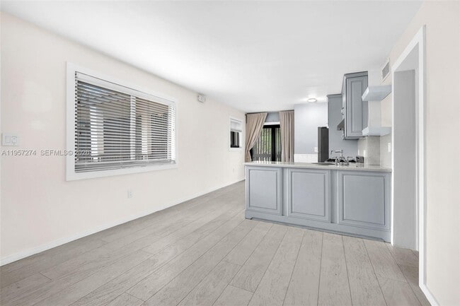 Foto del edificio - 3265 Virginia St