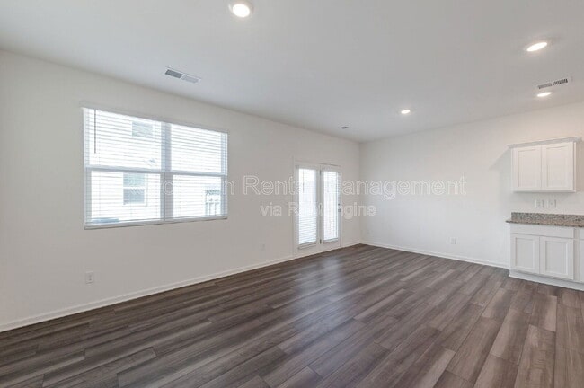 Building Photo - 205 Fenchurch Wy