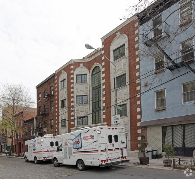 Primary Photo - 85 Hudson Ave