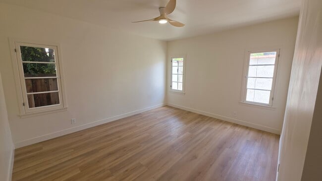 Building Photo - 458 S Roxbury Dr