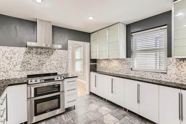 Photo - 777 S Logan St House