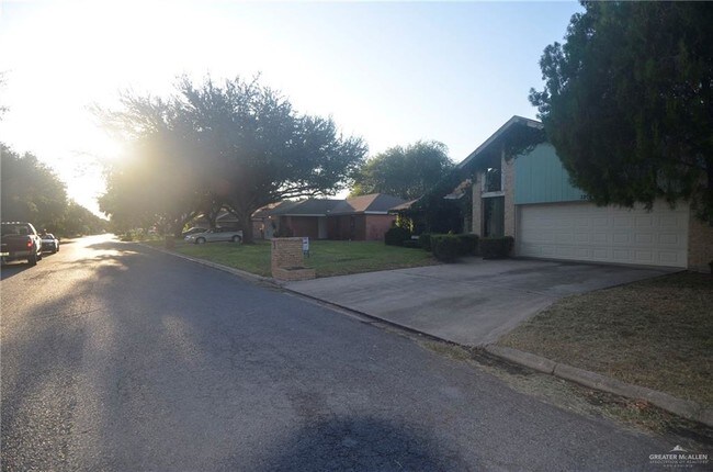 Foto del edificio - 3201 Goldcrest Ave