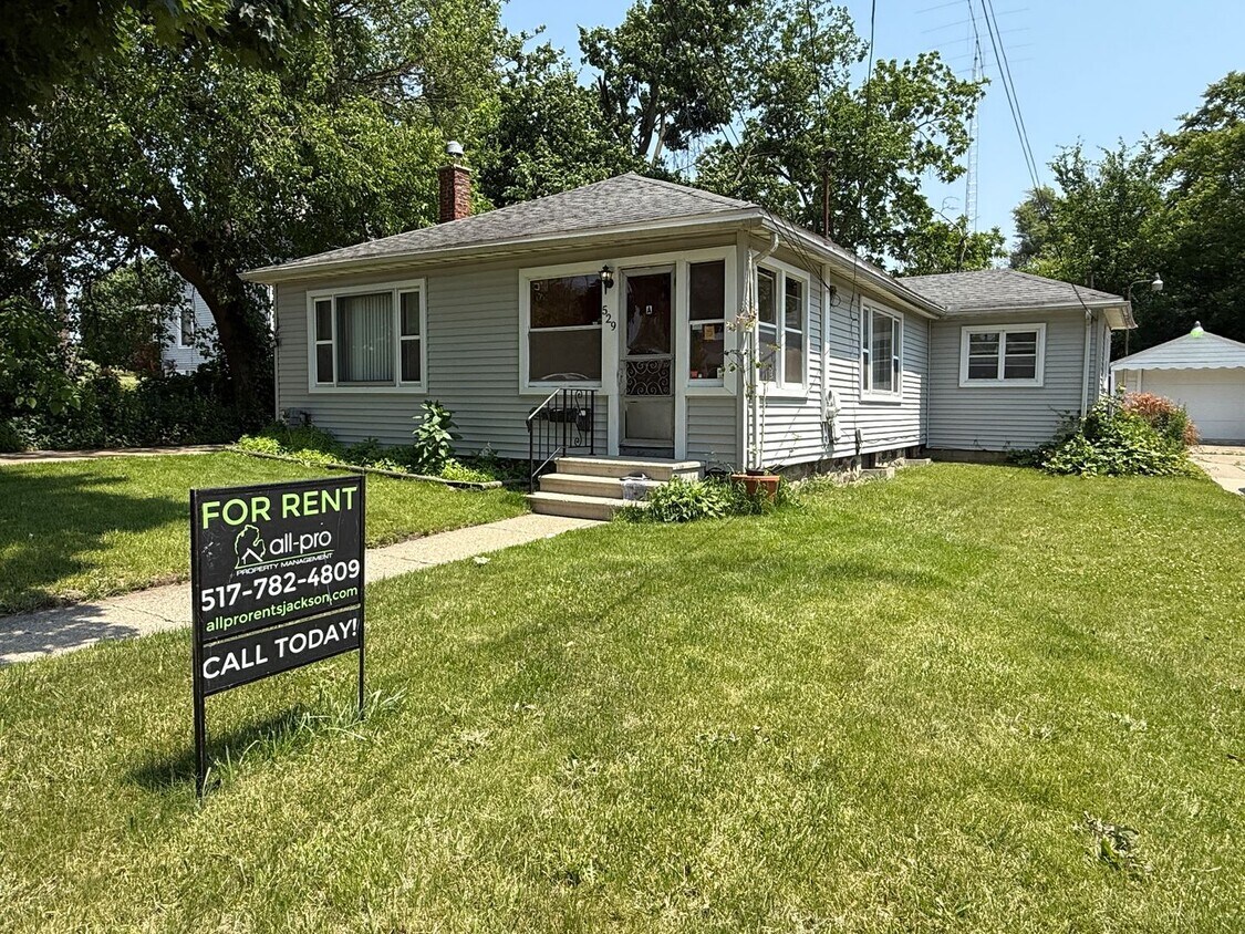 Foto principal - 529 Steward Ave