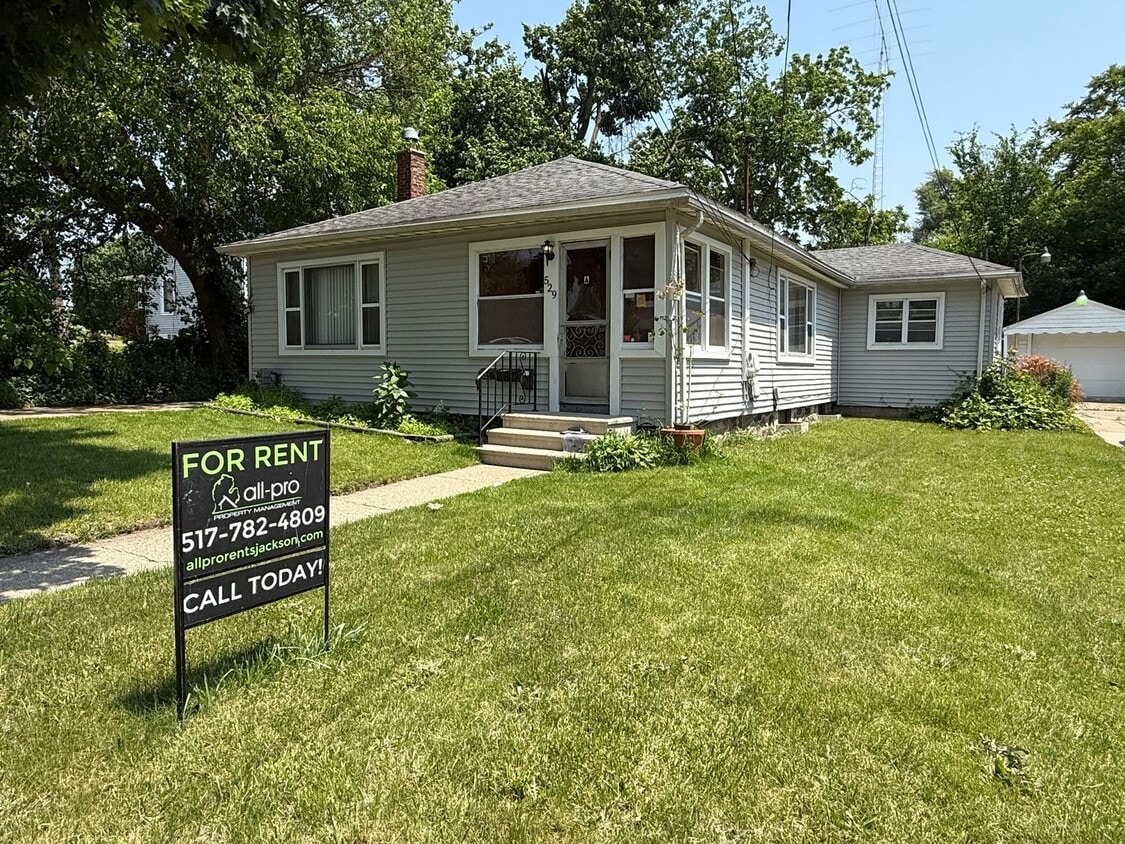 Primary Photo - 529 Steward Ave