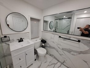 Building Photo - 553 5th Ave