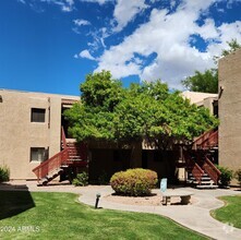 Building Photo - 3131 W Cochise Dr