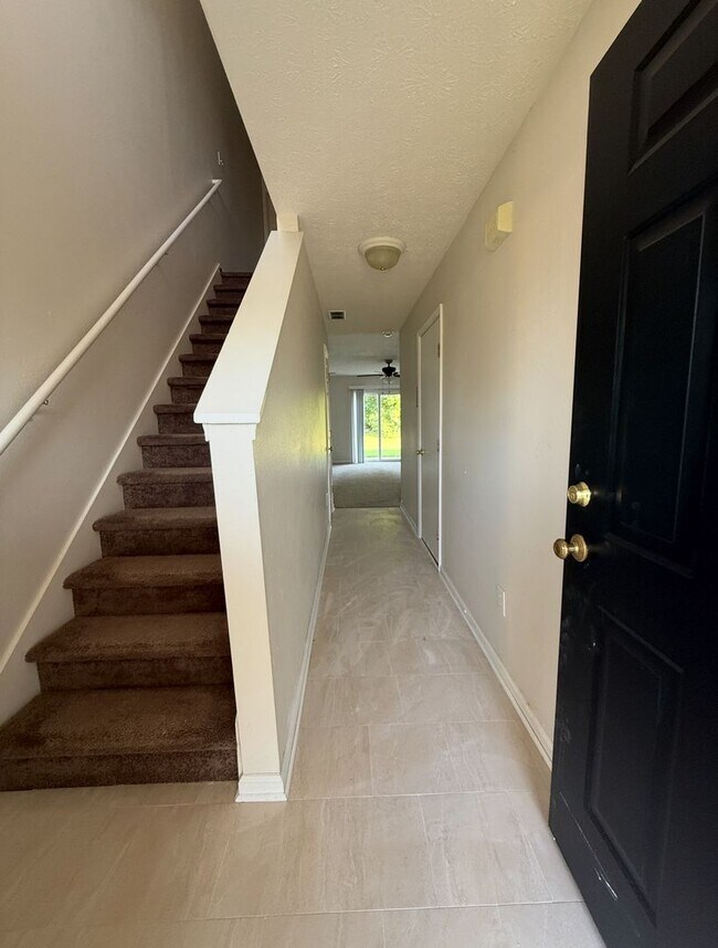 Foto del edificio - West Lafayette - Large 3 Bedroom 2 Bath Duplex