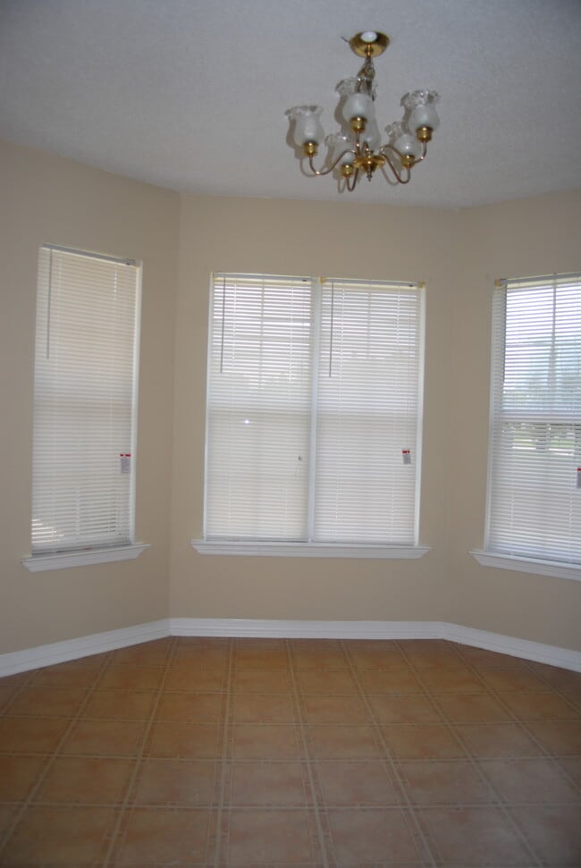 Building Photo - 33 Heather Ln