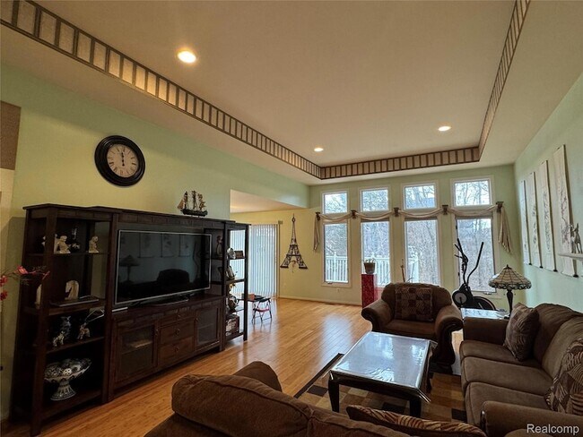 Building Photo - 40342 Riverbend Dr