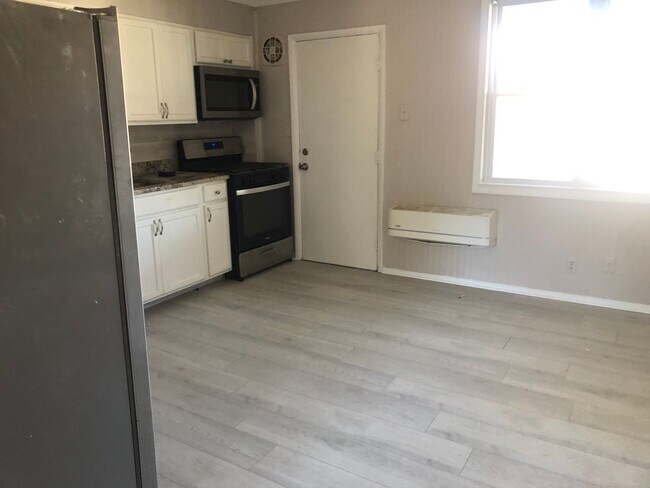 Foto del edificio - Renovated 2bed 2bath in Middle River